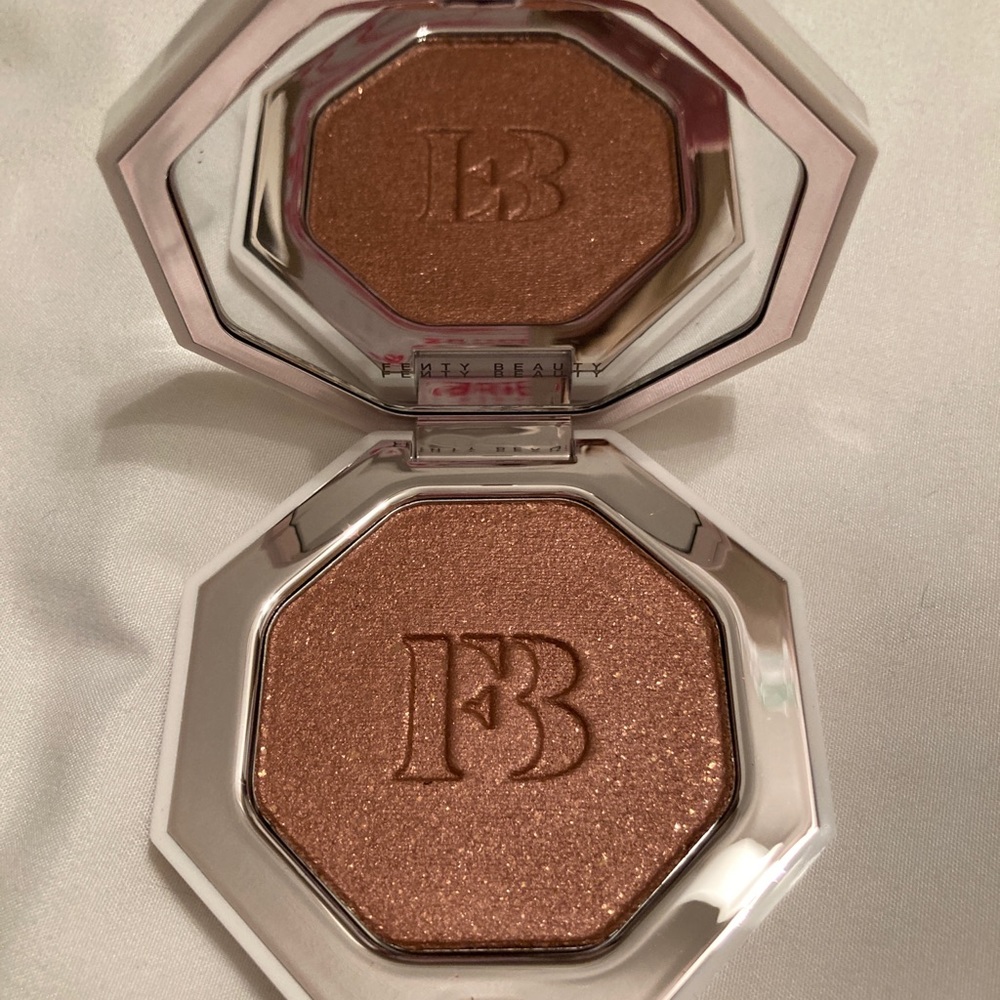 SOLD - Fenty Beauty Kilowatt Foil Freestyle Highlighter - PENNY4UTHOTS - Picture 2 of 4
